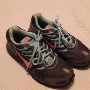 Preowned Nike womens 9.5 running shoes